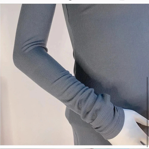 Forever 21 Ribbed V-Neck Cut-Out
Lightweight Sweater Dress Women’s size Small - Picture 2 of 11